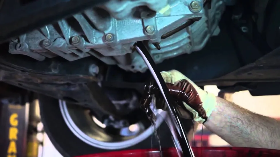 زمان تعویض روغن گیربکس جنسیس